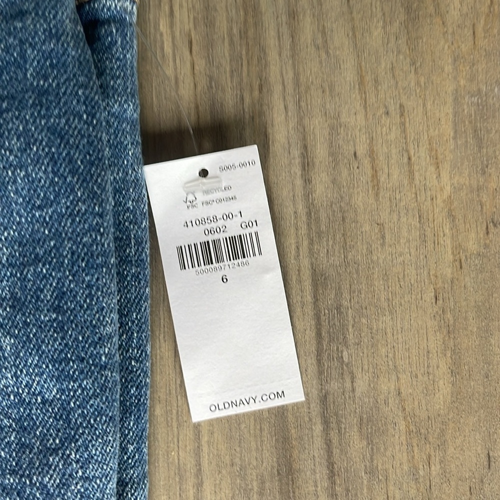 Old Navy Loose Fit Jeans - Picture 3 of 7